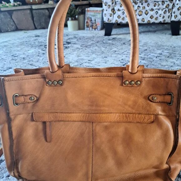 Vilenca Holland Tan Leather Shoulder Bag with Studs - Picture 2 of 6